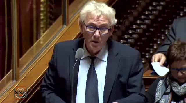 Votre gouvernement entend grappiller de l'argent placé par des parents inquiets pour l'avenir de leurs enfants 